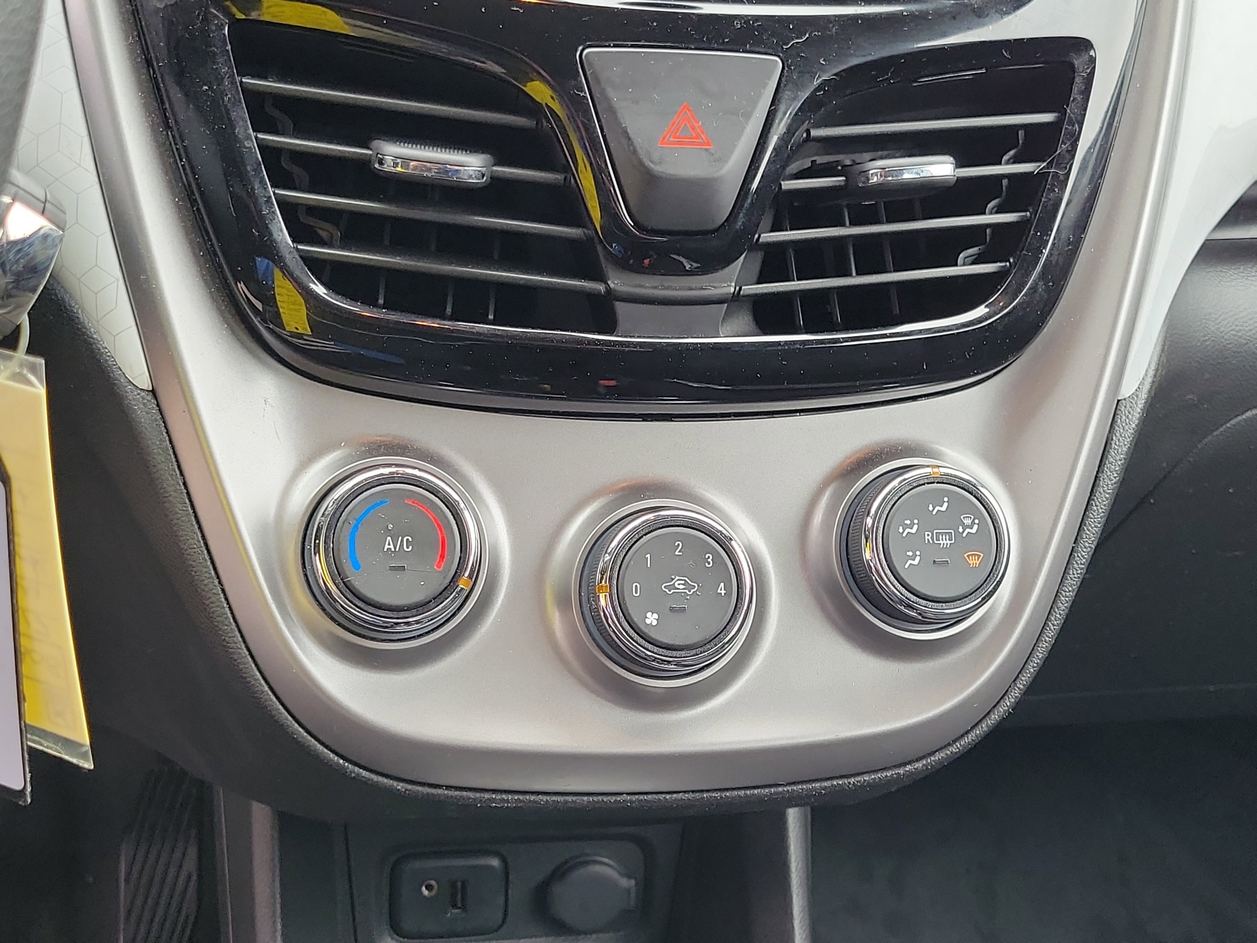 Used 2017 Chevrolet Spark LT image 27