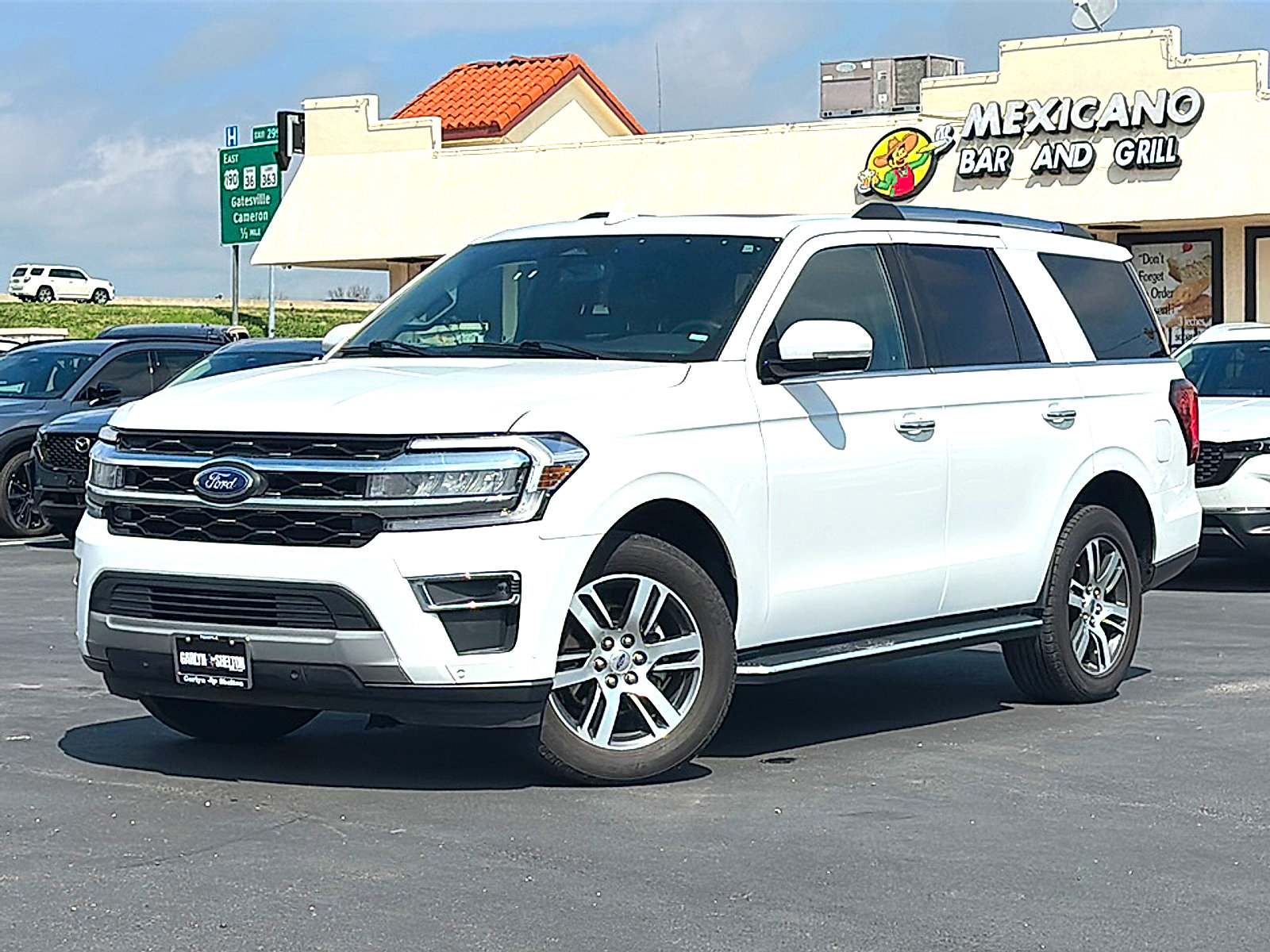Used 2023 Ford Expedition Limited image 2