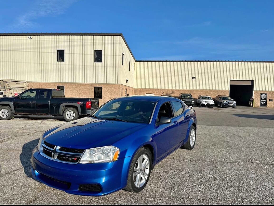 Used 2013 Dodge Avenger SE image 1