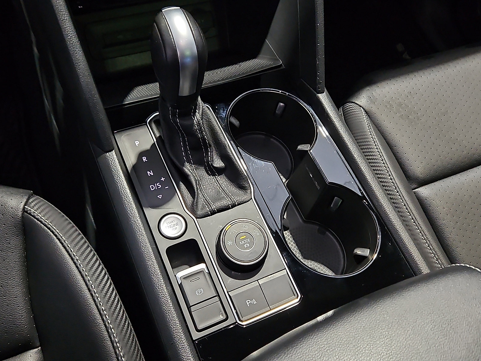 Certified 2022 Volkswagen Atlas Cross Sport SEL R-Line w/ Cross Sport MDO Package AWD/4WD image 16