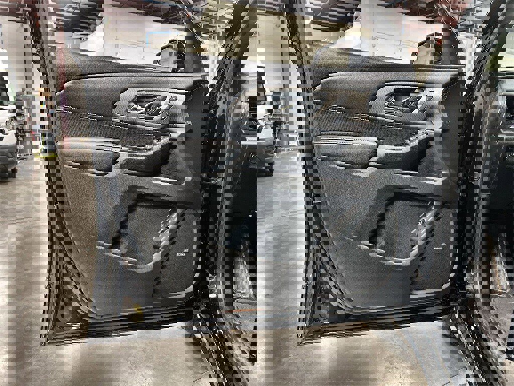 Used 2023 Chevrolet Traverse Premier w/ Redline Edition image 18