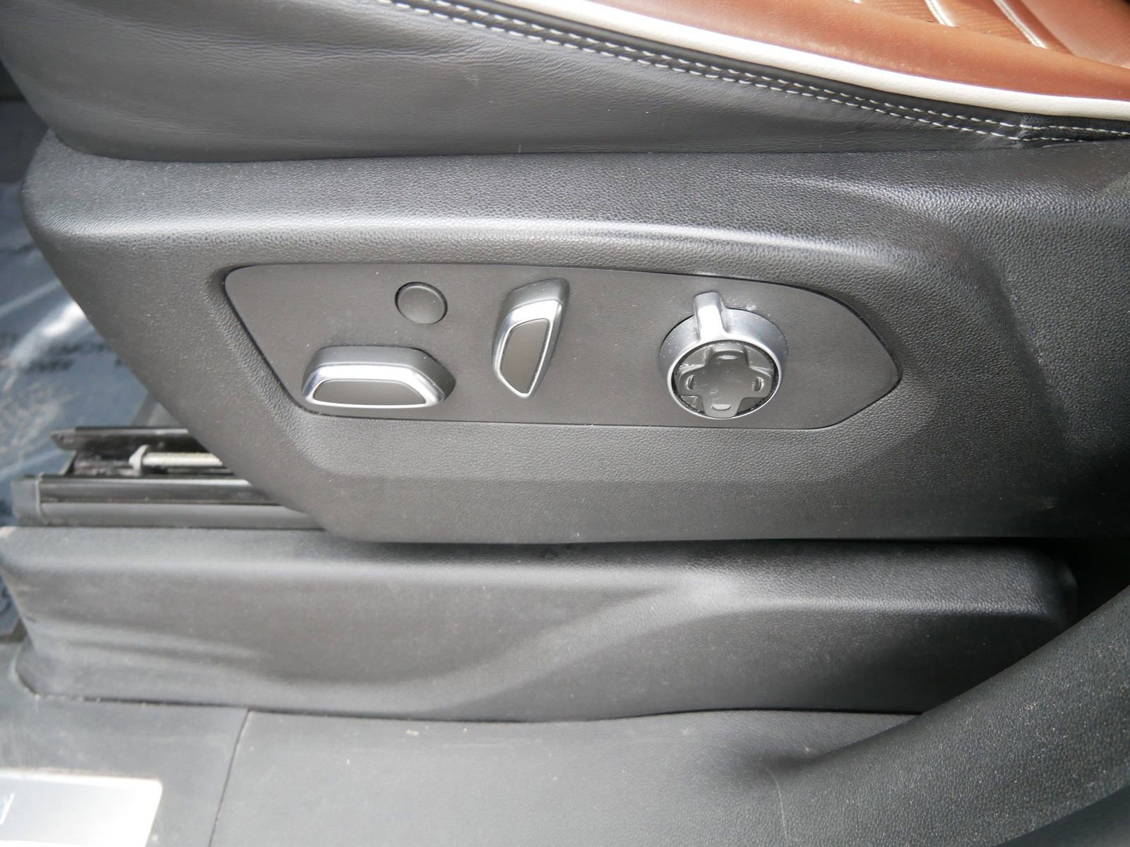 Used 2023 GMC Yukon XL Denali Ultimate image 16