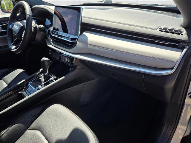 Used 2025 Jeep Compass Limited image 20