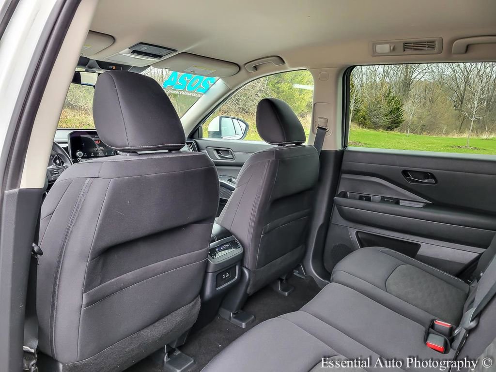 Used 2024 Nissan Pathfinder SV AWD/4WD image 12