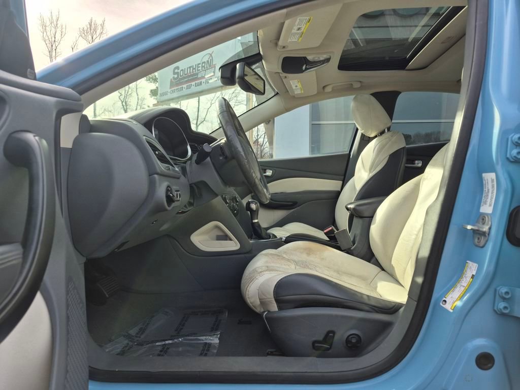 Used 2013 Dodge Dart Limited w/ Technology Group image 2