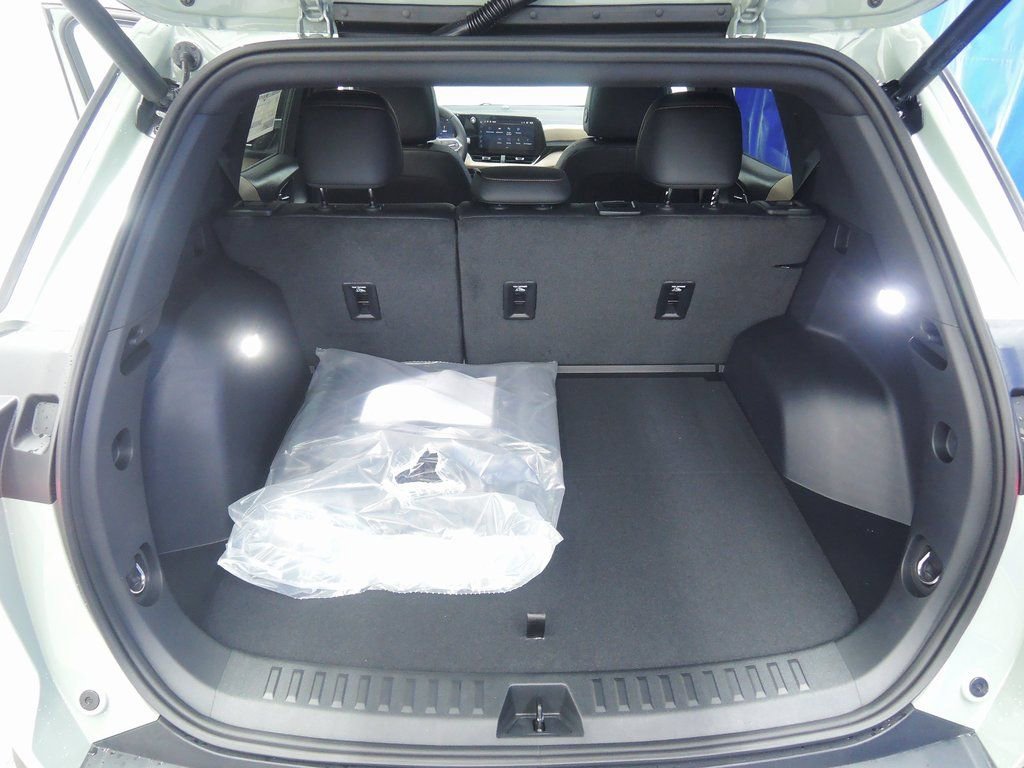 New 2026 Chevrolet Equinox ACTIV w/ Safety and Technology Package AWD/4WD image 30