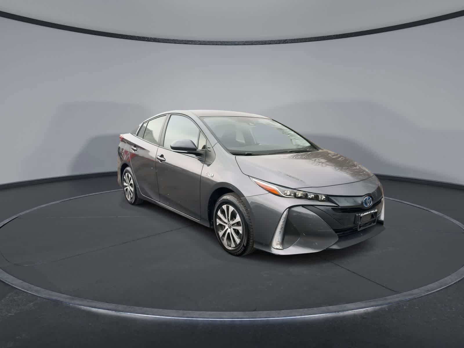 Used 2022 Toyota Prius Prime XLE FWD image 2