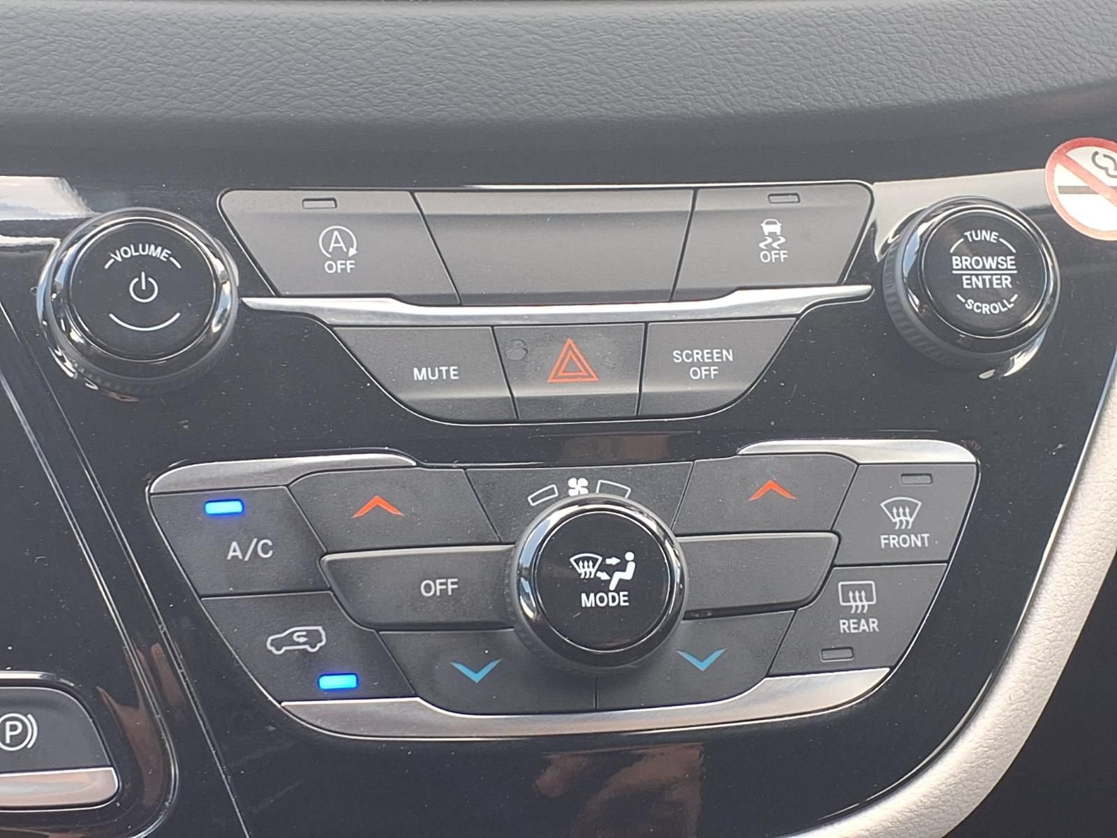 Used 2023 Chrysler Voyager LX FWD image 10