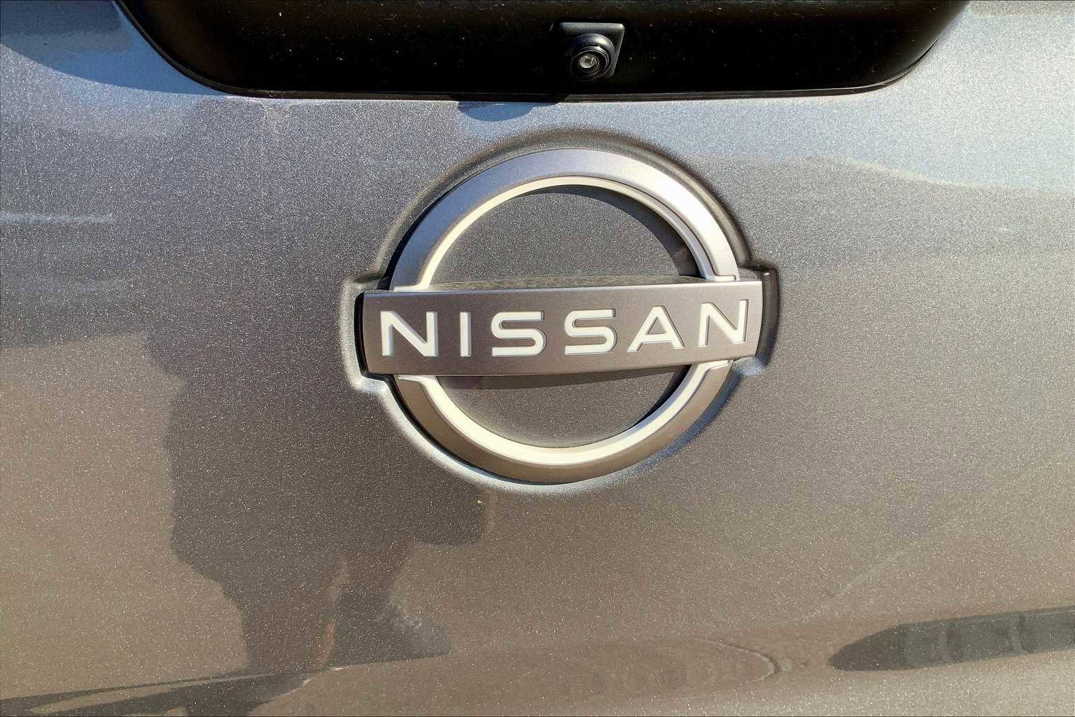 Used 2024 Nissan Titan SV w/ SV Convenience Package image 28