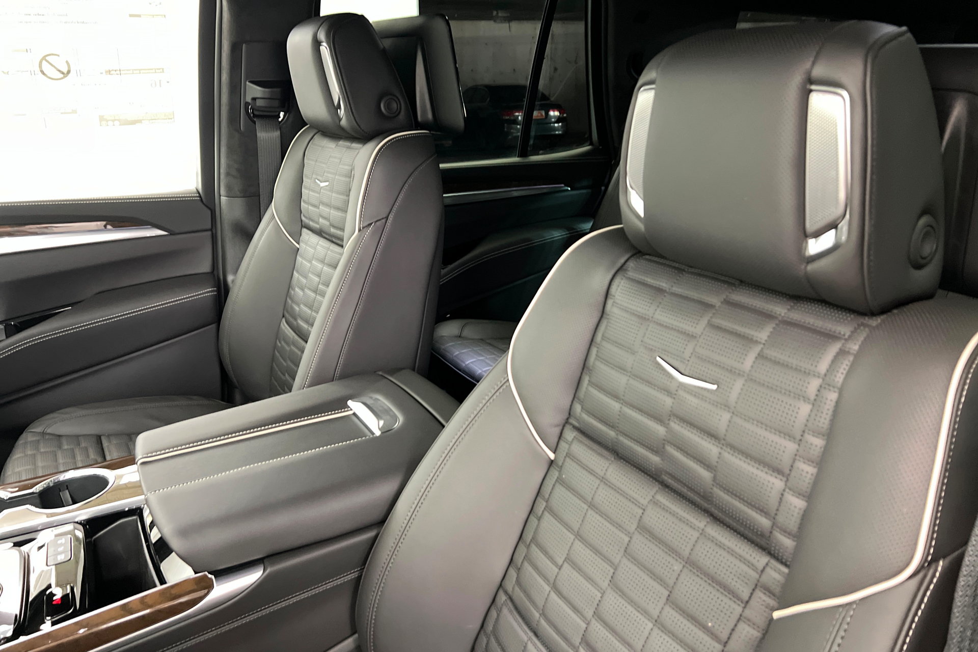 New 2026 Cadillac Escalade Platinum Sport AWD/4WD image 17