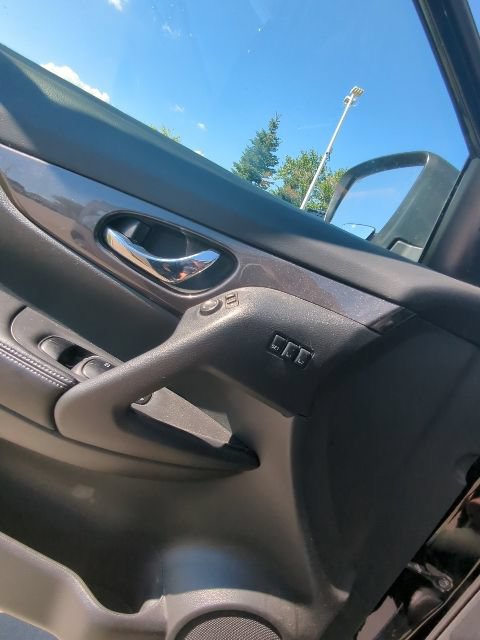 Used 2019 Nissan Rogue SV w/ Premium Package AWD/4WD image 15