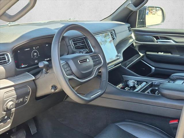 Used 2024 Jeep Wagoneer L Series II w/ Flexible Seating Group AWD/4WD image 9