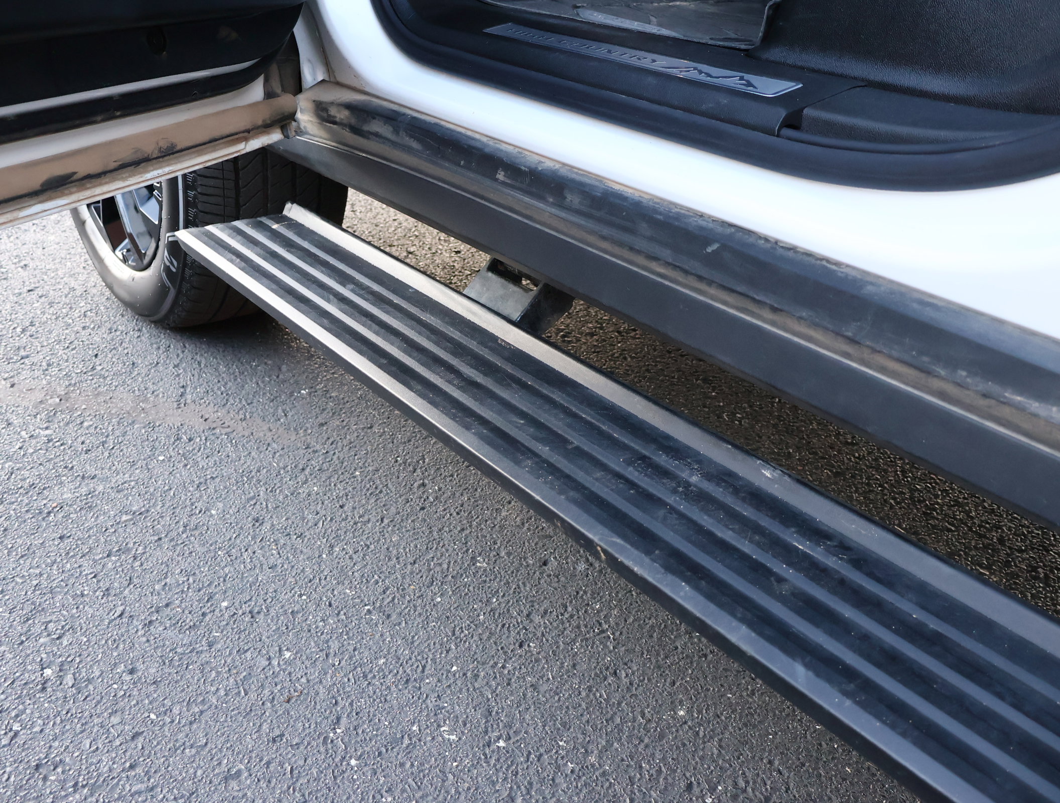 Certified 2025 Chevrolet Suburban High Country image 11