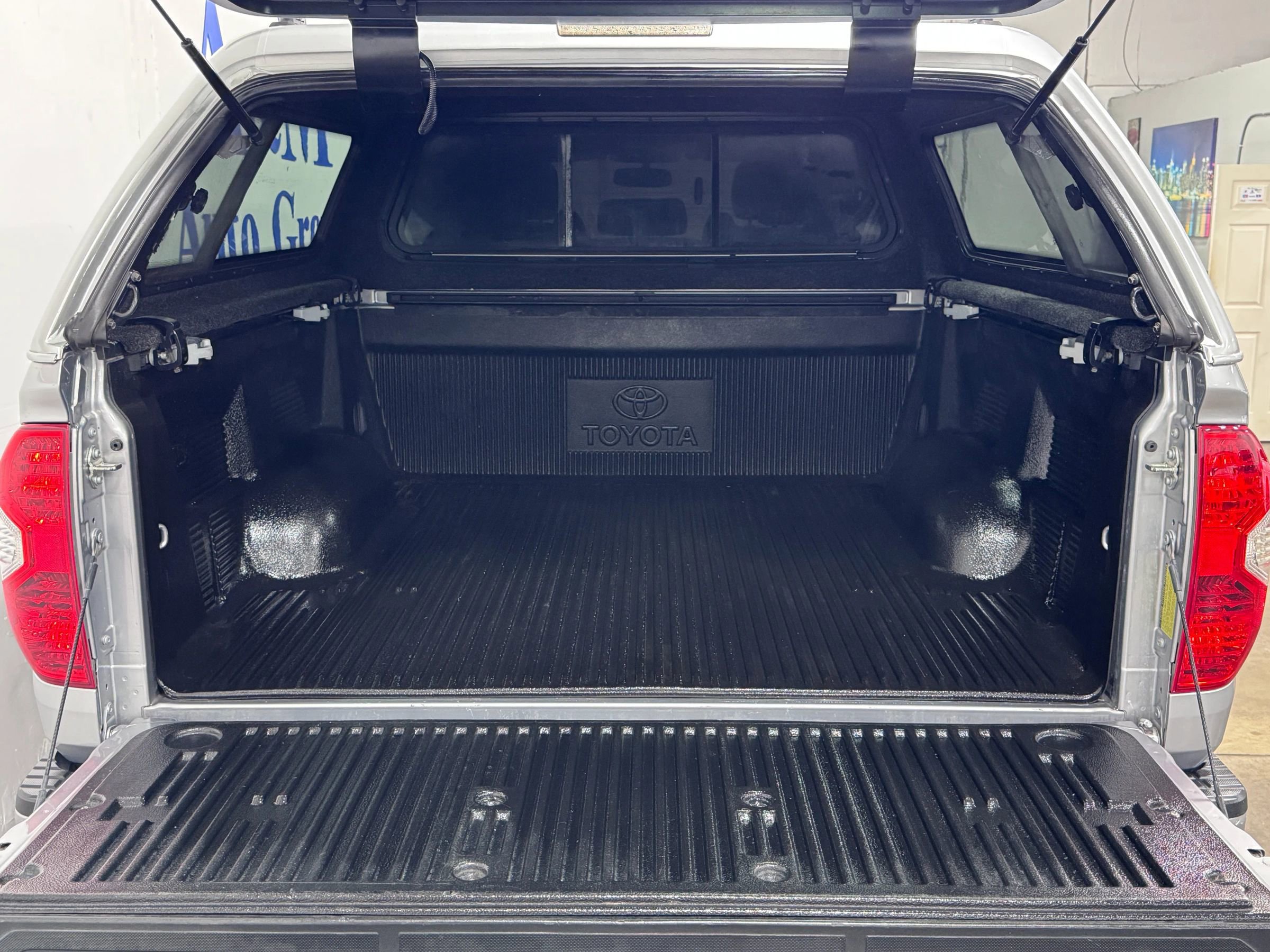 Used 2014 Toyota Tundra Platinum image 8