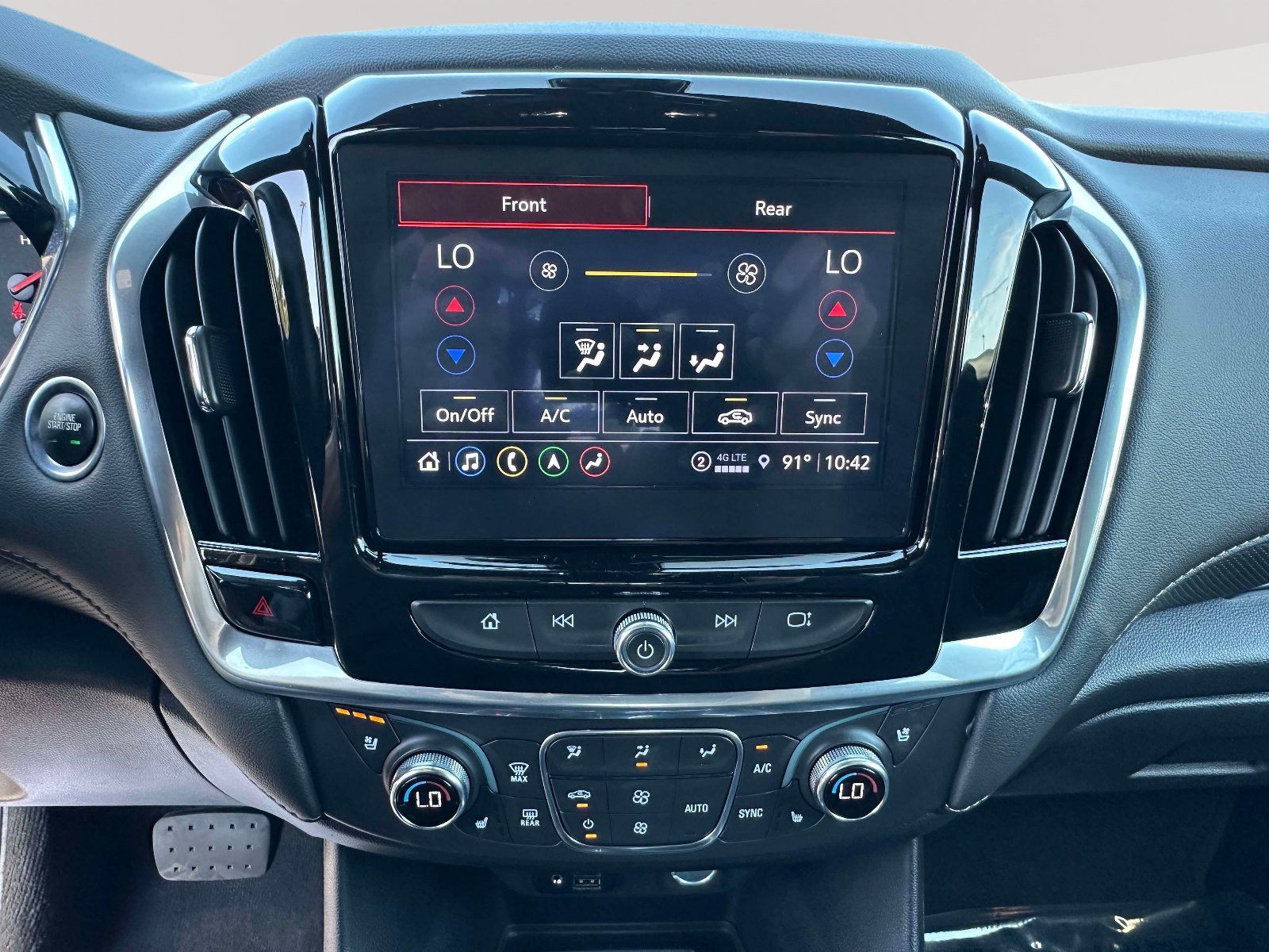 Used 2023 Chevrolet Traverse Premier w/ LPO, Floor Liner Package FWD image 10