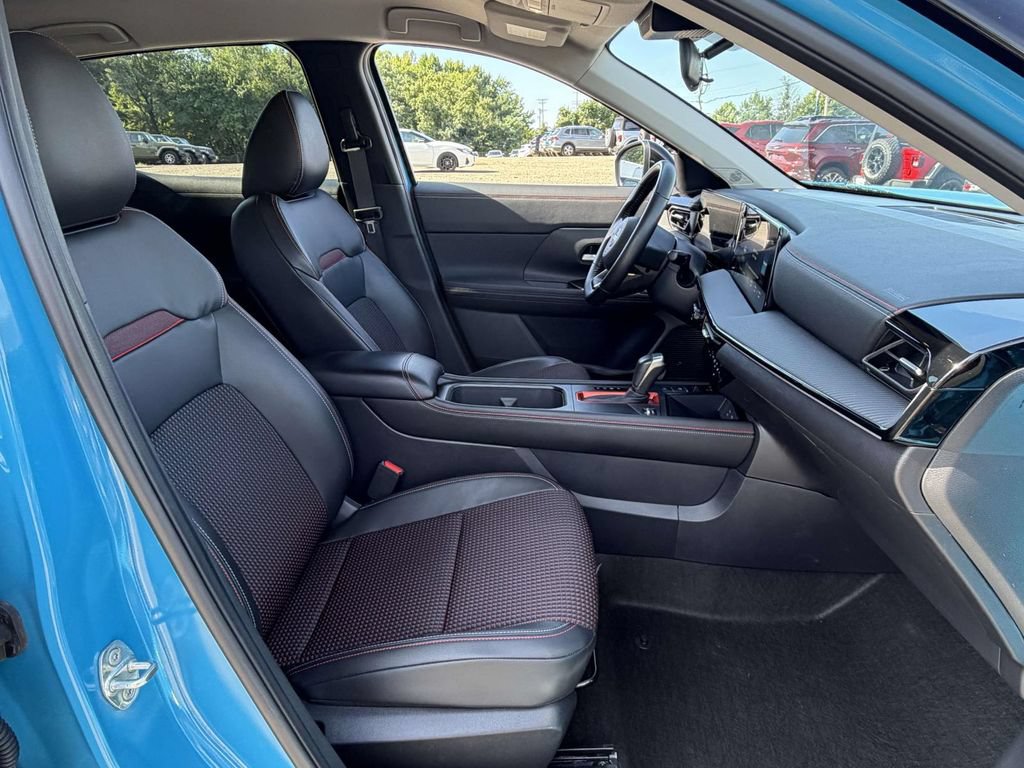 Used 2025 Nissan Kicks SR w/ Illumination Package AWD/4WD image 9