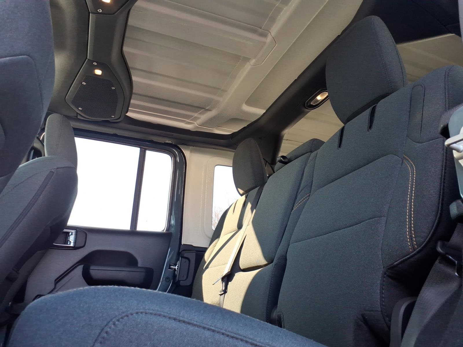 Used 2024 Jeep Wrangler Unlimited AWD/4WD image 13