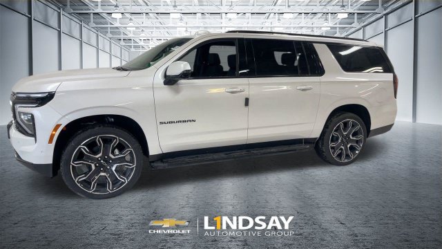 Used 2025 Chevrolet Suburban RST w/ RST Capability Package AWD/4WD image 6