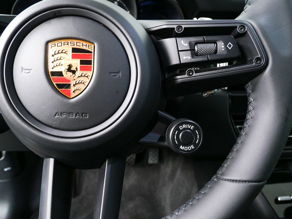 Certified 2025 Porsche Macan GTS image 11