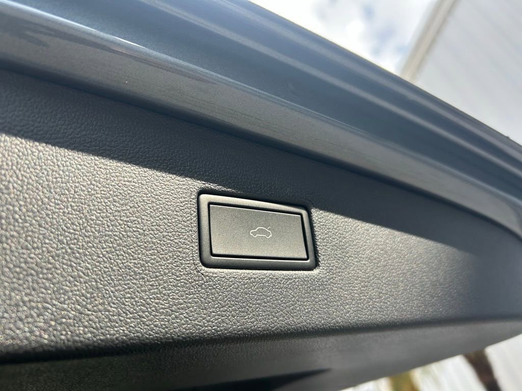 Used 2024 Volkswagen Tiguan SEL R-Line image 49
