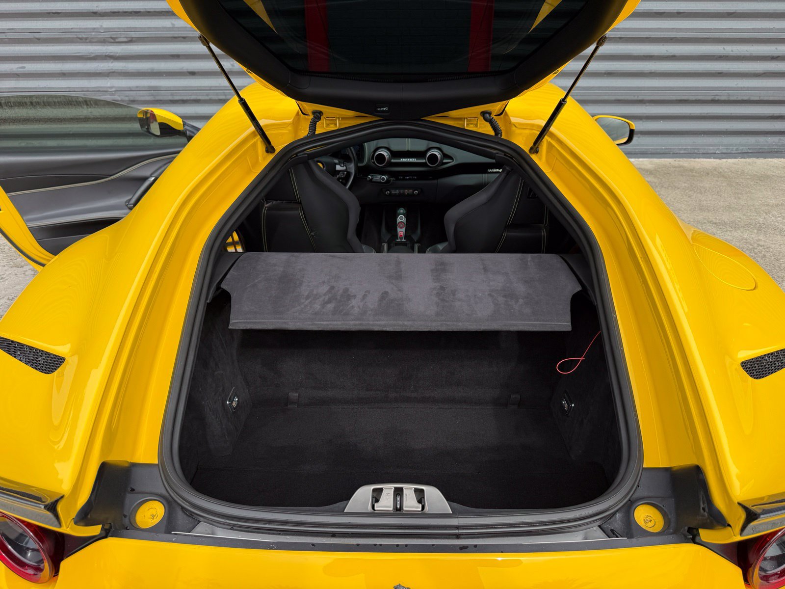 Used 2019 Ferrari 812 Superfast RWD image 28