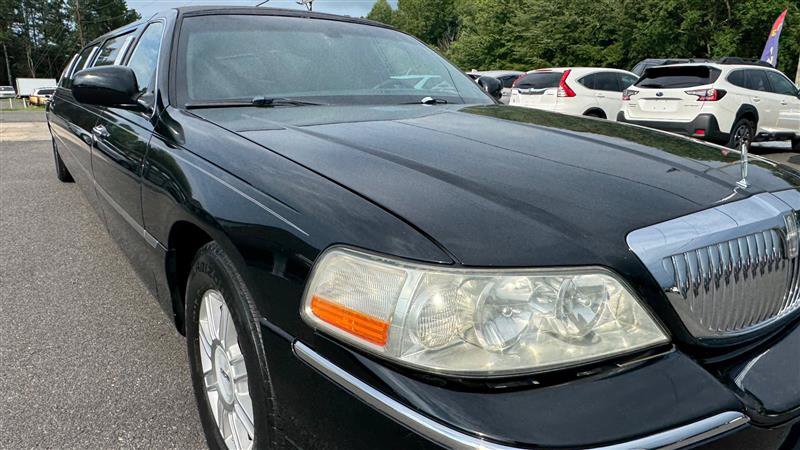 Used 2008 Lincoln Town Car Executive RWD image 26