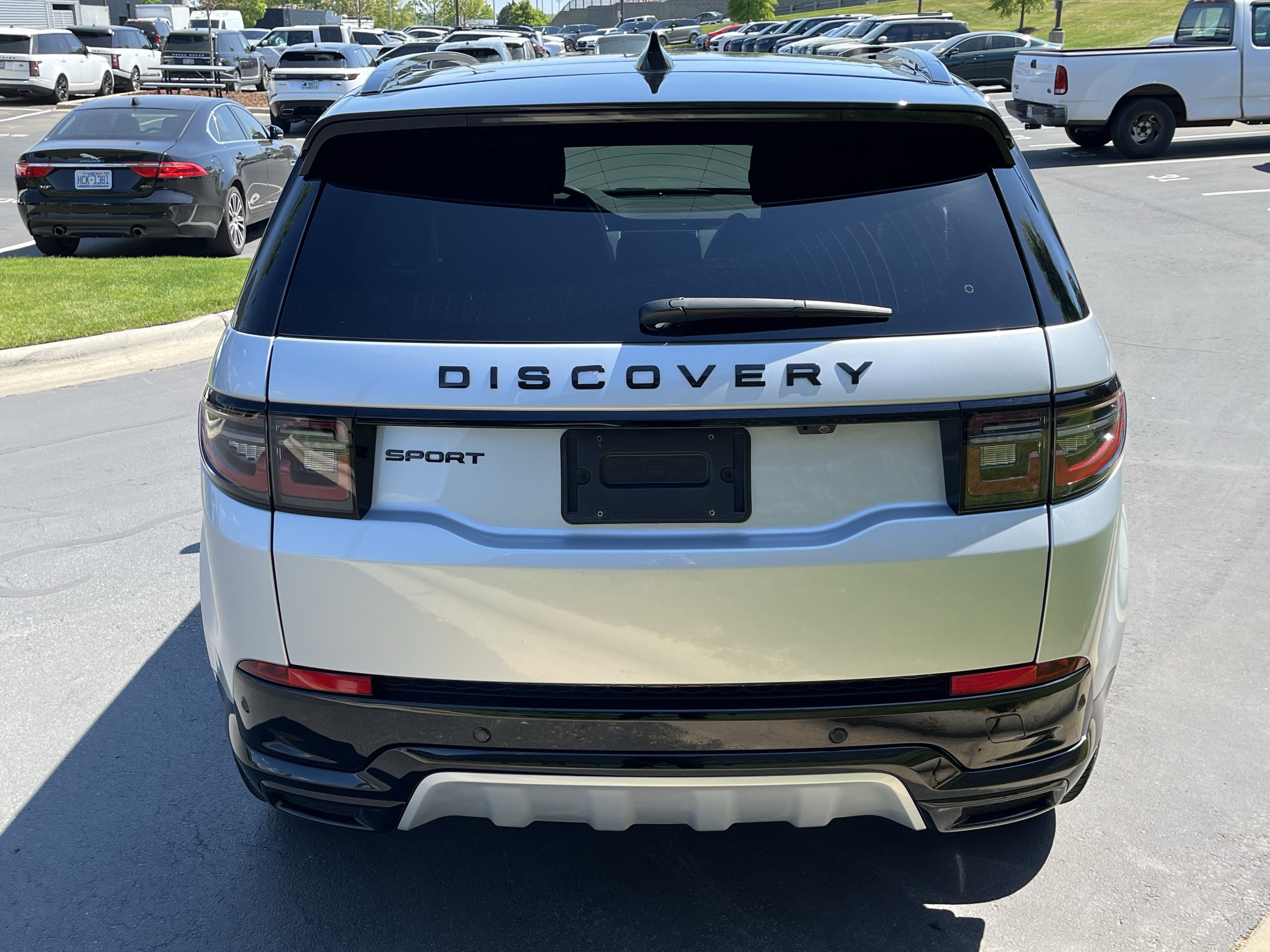 Certified 2025 Land Rover Discovery Sport Dynamic SE image 6