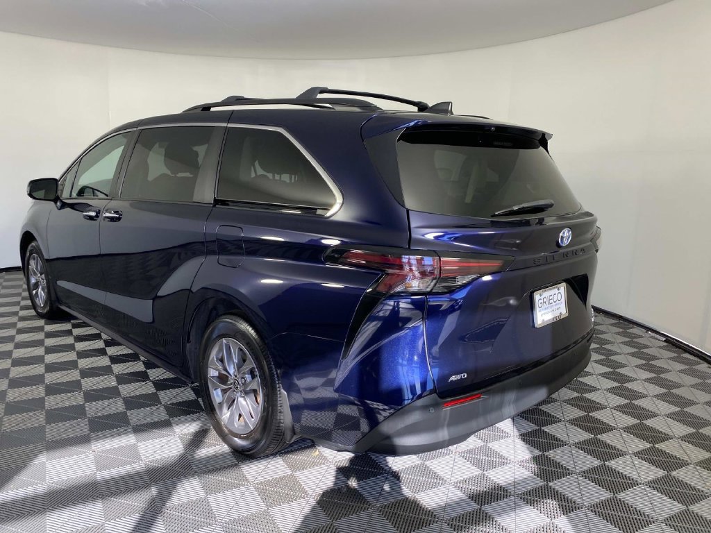 Used 2024 Toyota Sienna XLE w/ XLE Plus Package AWD/4WD image 6