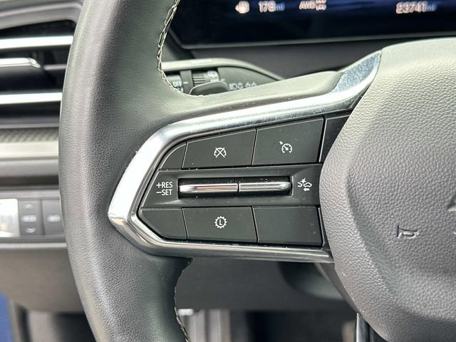 Used 2025 Chevrolet Traverse LT image 27