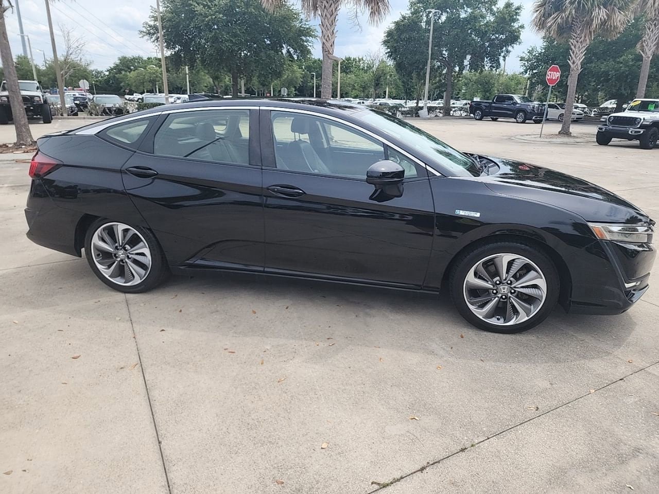 Used 2018 Honda Clarity Touring image 2