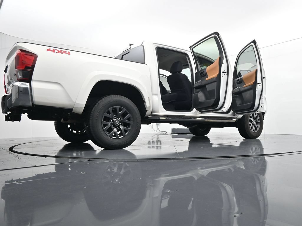 Used 2020 Toyota Tacoma SR5 AWD/4WD image 43