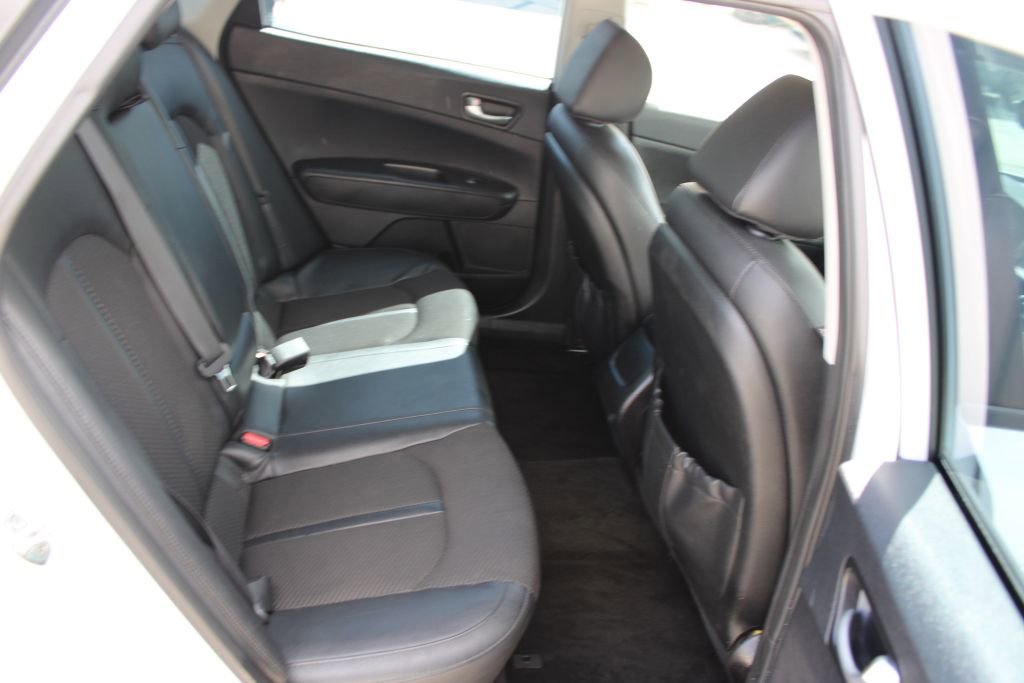 Used 2018 Kia Optima S w/ 18" Alloy Wheels Package image 11
