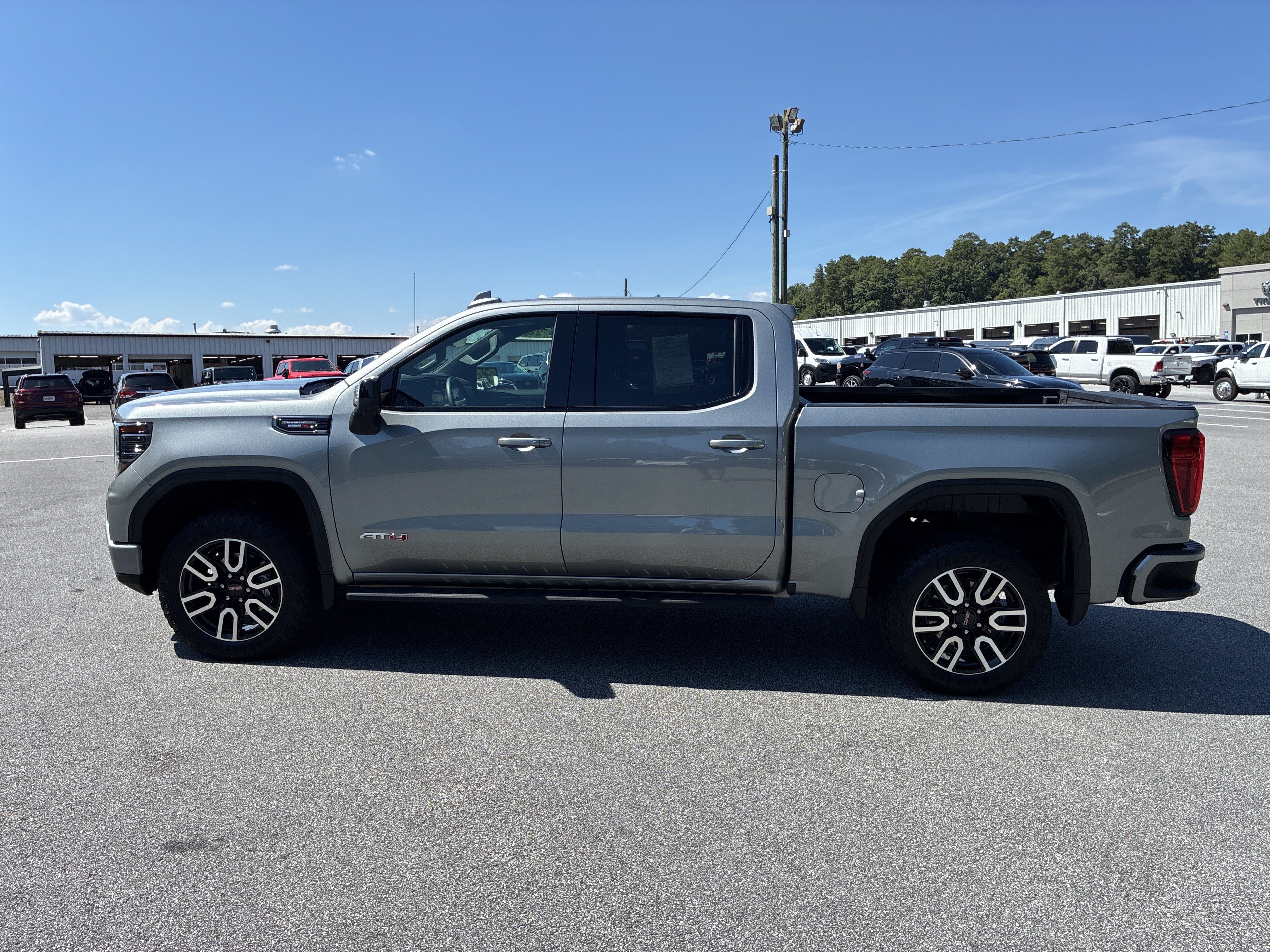 Used 2025 GMC Sierra 1500 AT4 w/ AT4 Premium Package AWD/4WD image 4