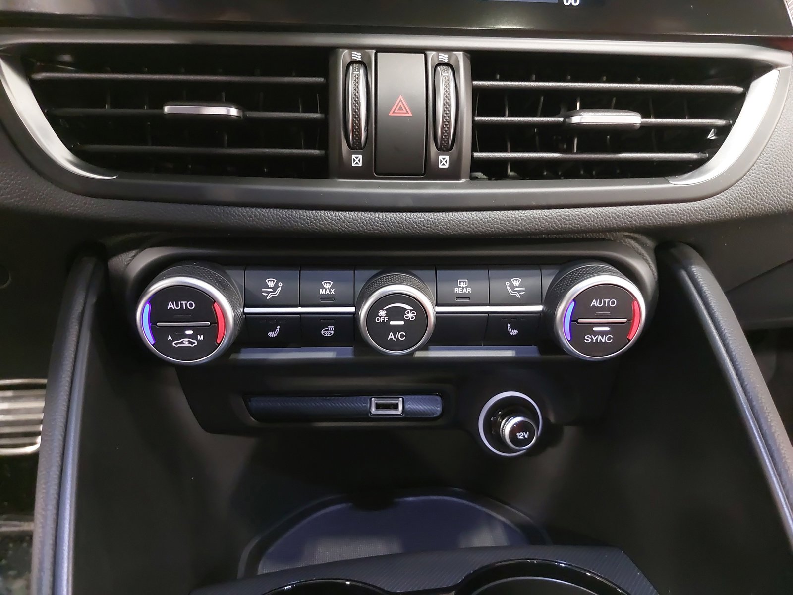 New 2025 Alfa Romeo Giulia w/ Veloce Package Rwd image 21