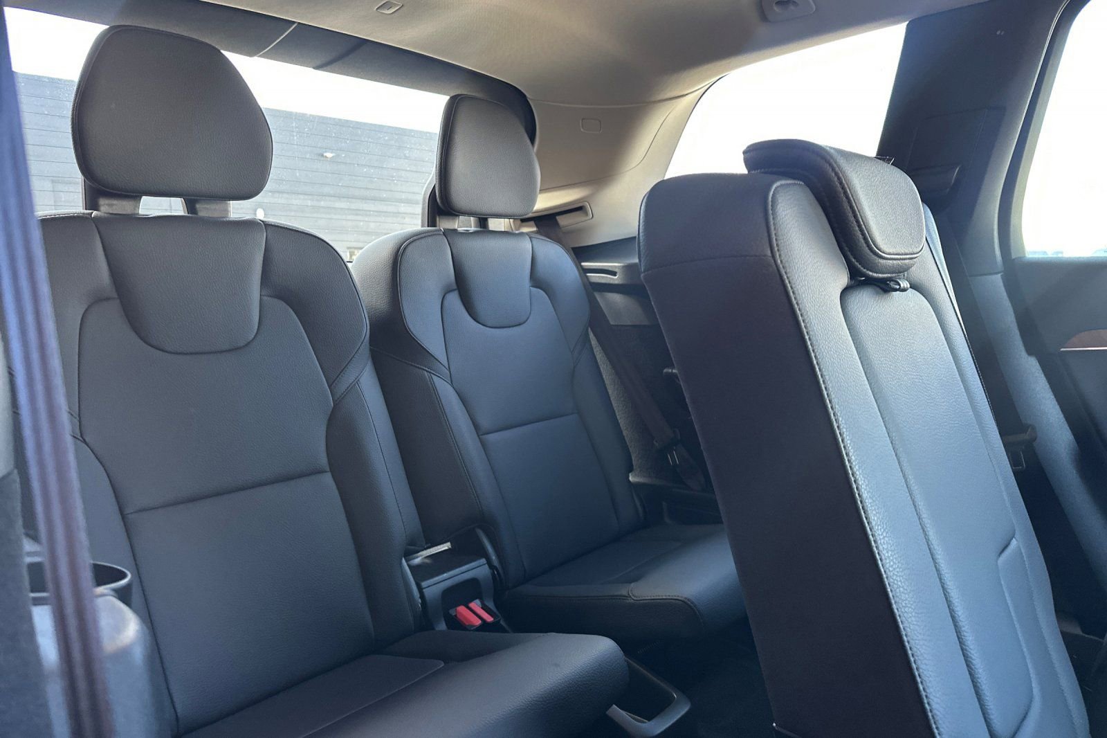 Certified 2025 Volvo XC90 B6 Plus image 18