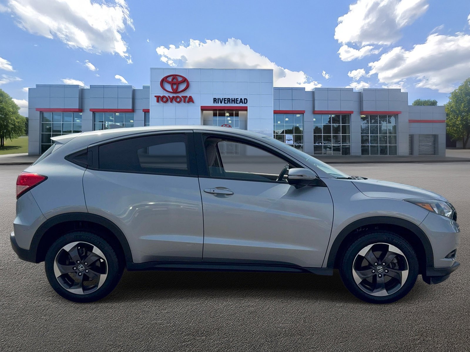 Used 2018 Honda HR-V EX image 3