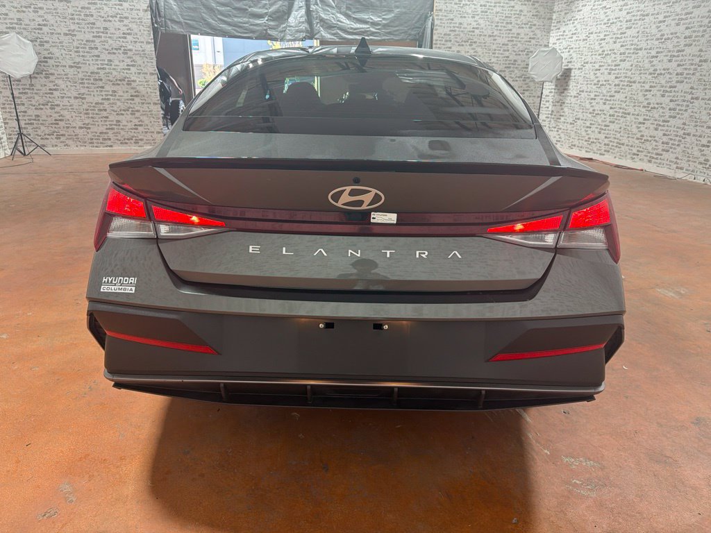 Used 2025 Hyundai Elantra Sport FWD image 6