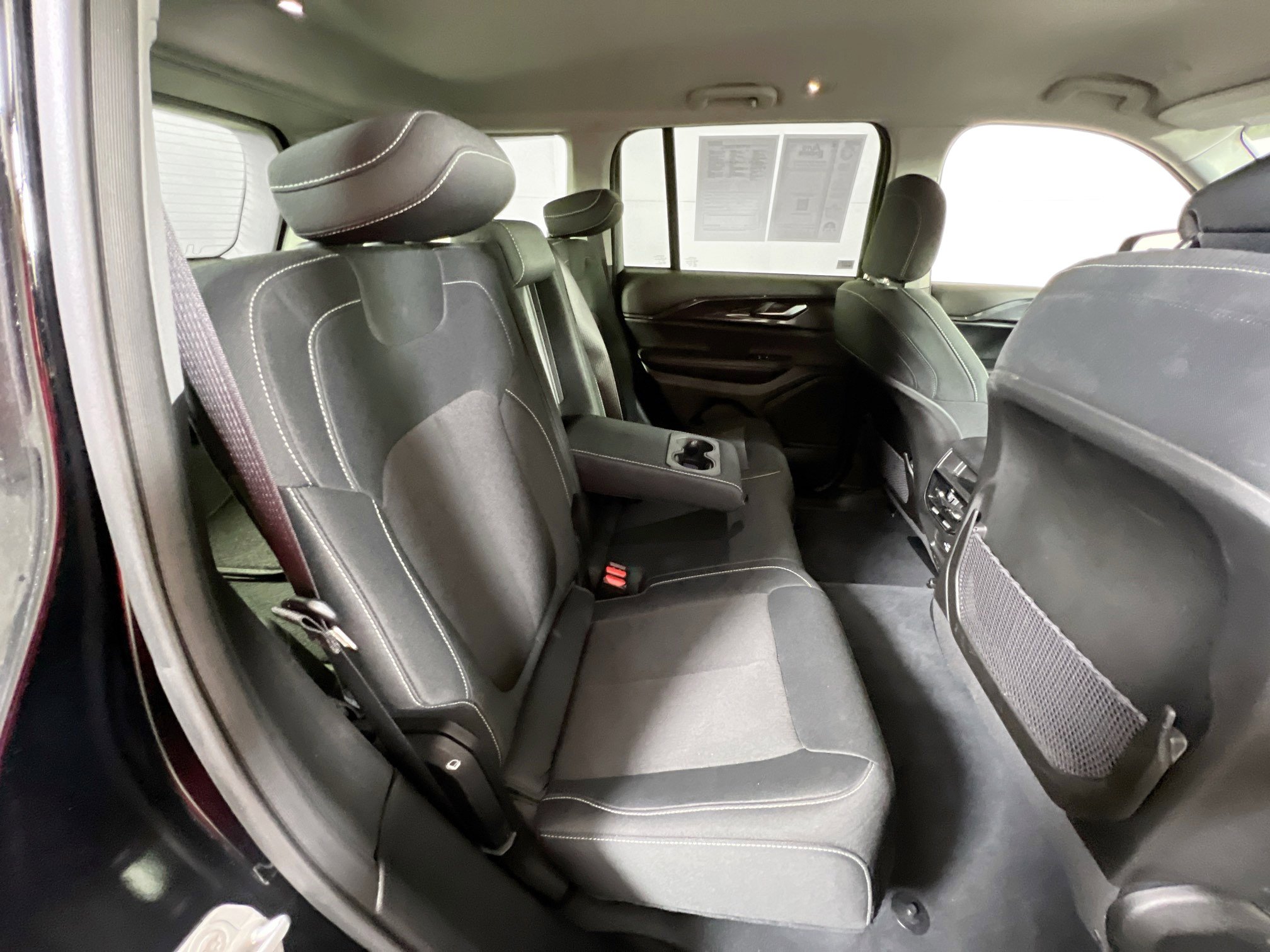 Used 2023 Jeep Grand Cherokee Laredo image 23