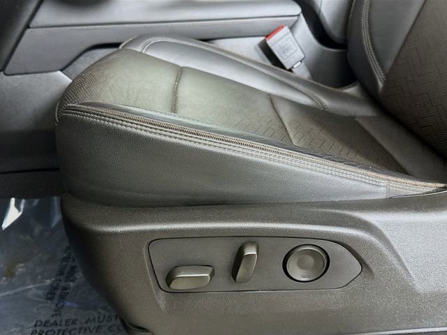 Used 2024 Chevrolet Suburban High Country w/ Advanced Technology Package image 23