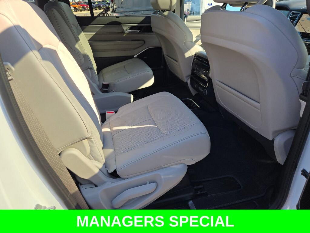New 2026 Jeep Grand Wagoneer Limited AWD/4WD image 10