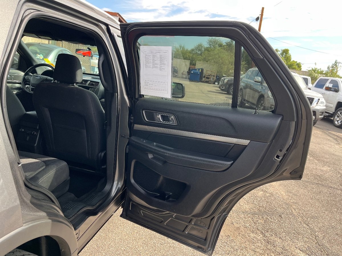 Used 2019 Ford Explorer XLT FWD image 35