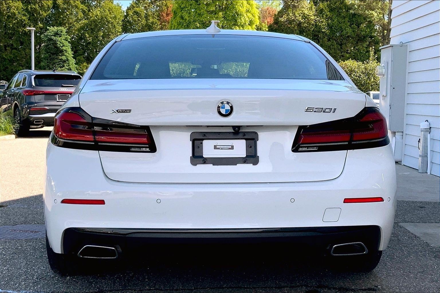 Used 2022 BMW 530i xDrive w/ Premium Package AWD/4WD image 5