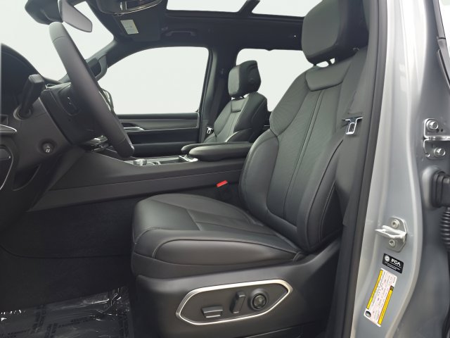 New 2026 Jeep Grand Wagoneer Limited AWD/4WD image 9