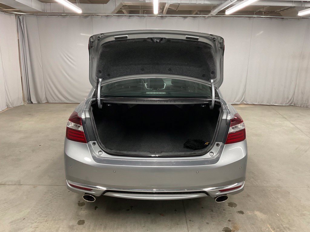 Used 2017 Honda Accord Touring image 9