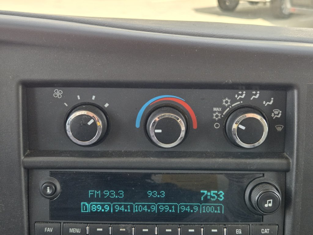 Used 2019 Chevrolet Express 2500 RWD image 18