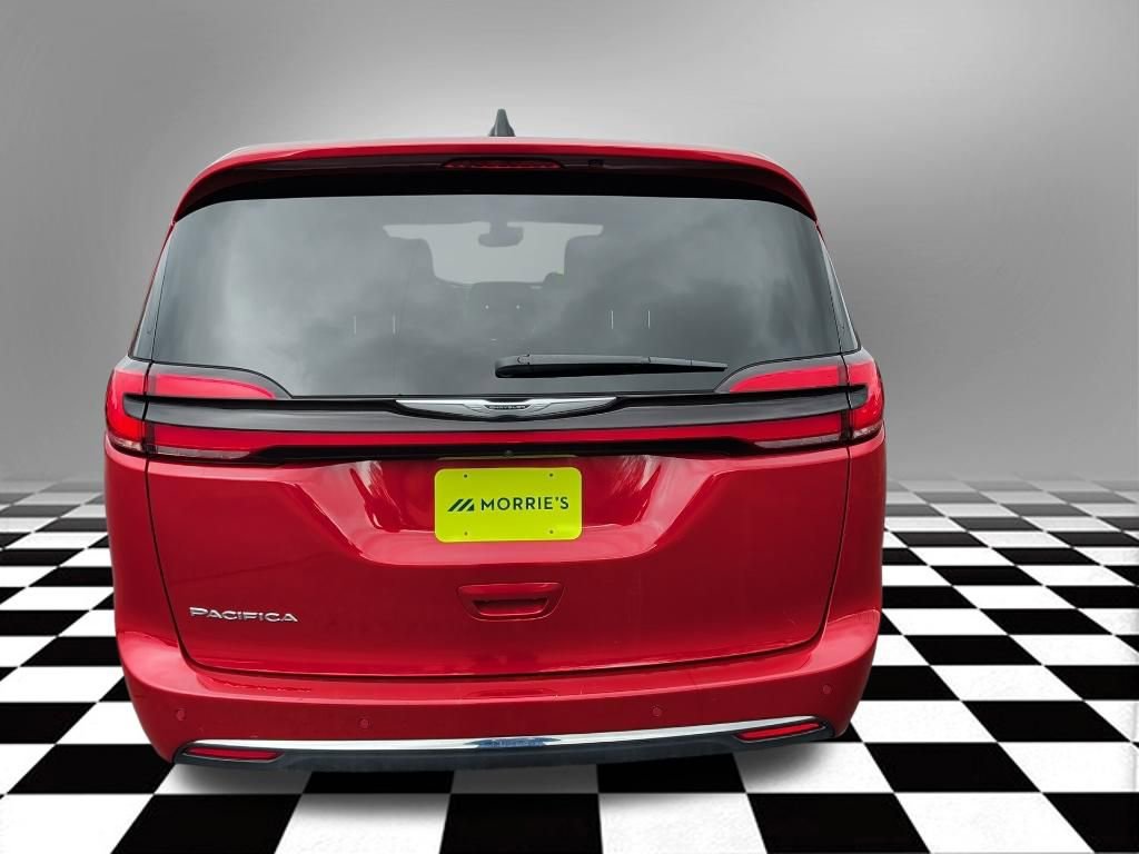 Used 2025 Chrysler Pacifica Select image 8