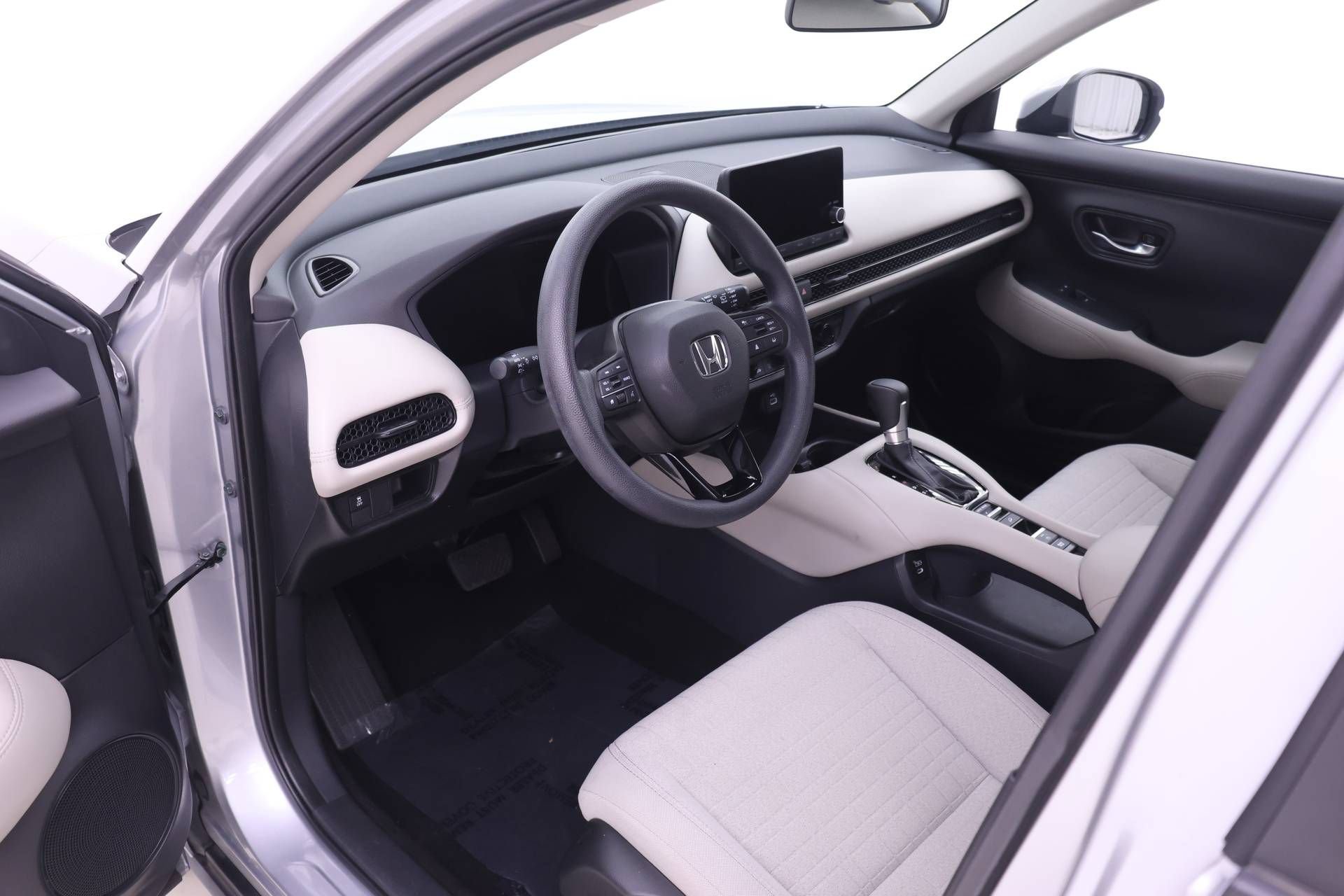 Certified 2025 Honda HR-V LX image 3