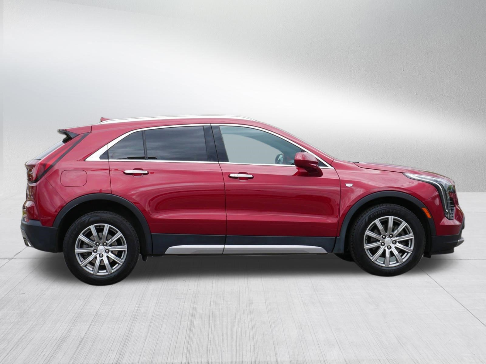Used 2019 Cadillac XT4 Premium Luxury w/ Technology Package AWD/4WD image 8