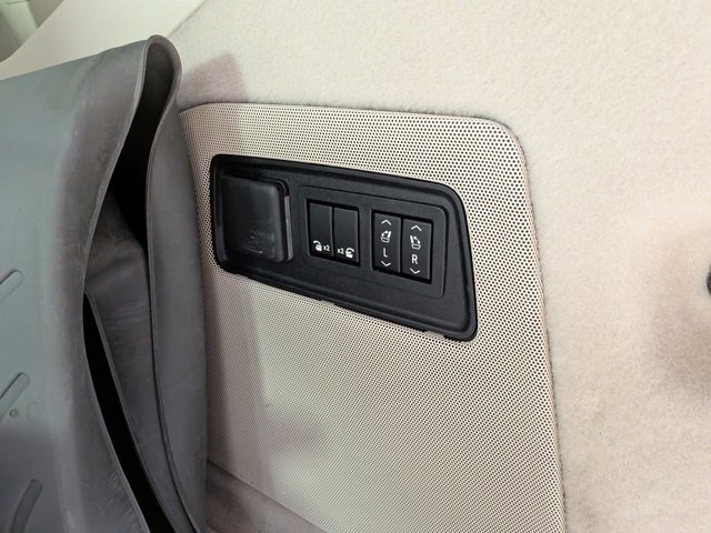 Used 2021 Cadillac Escalade ESV Sport Platinum image 13