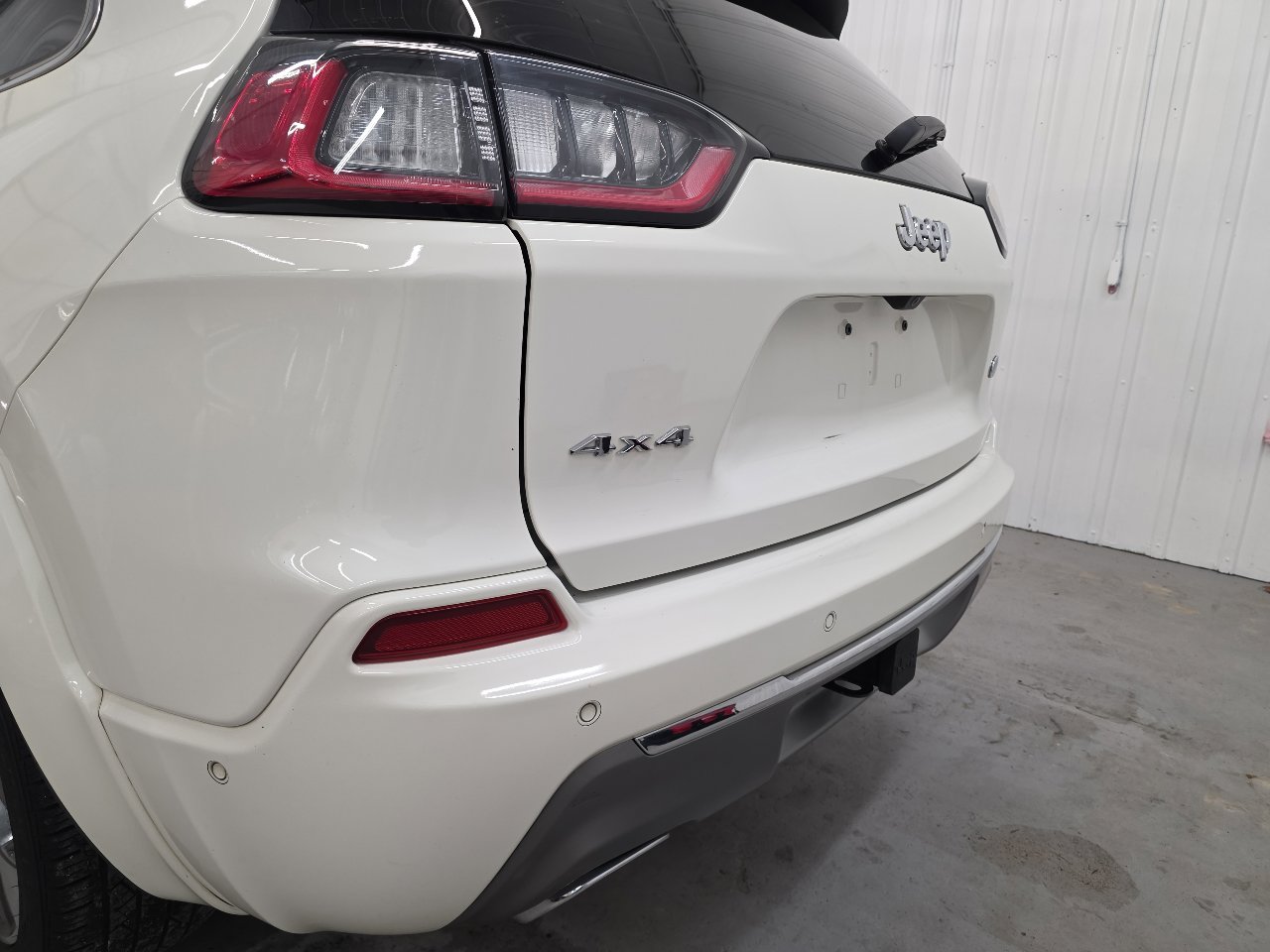 Used 2019 Jeep Cherokee Overland w/ Technology Group image 12